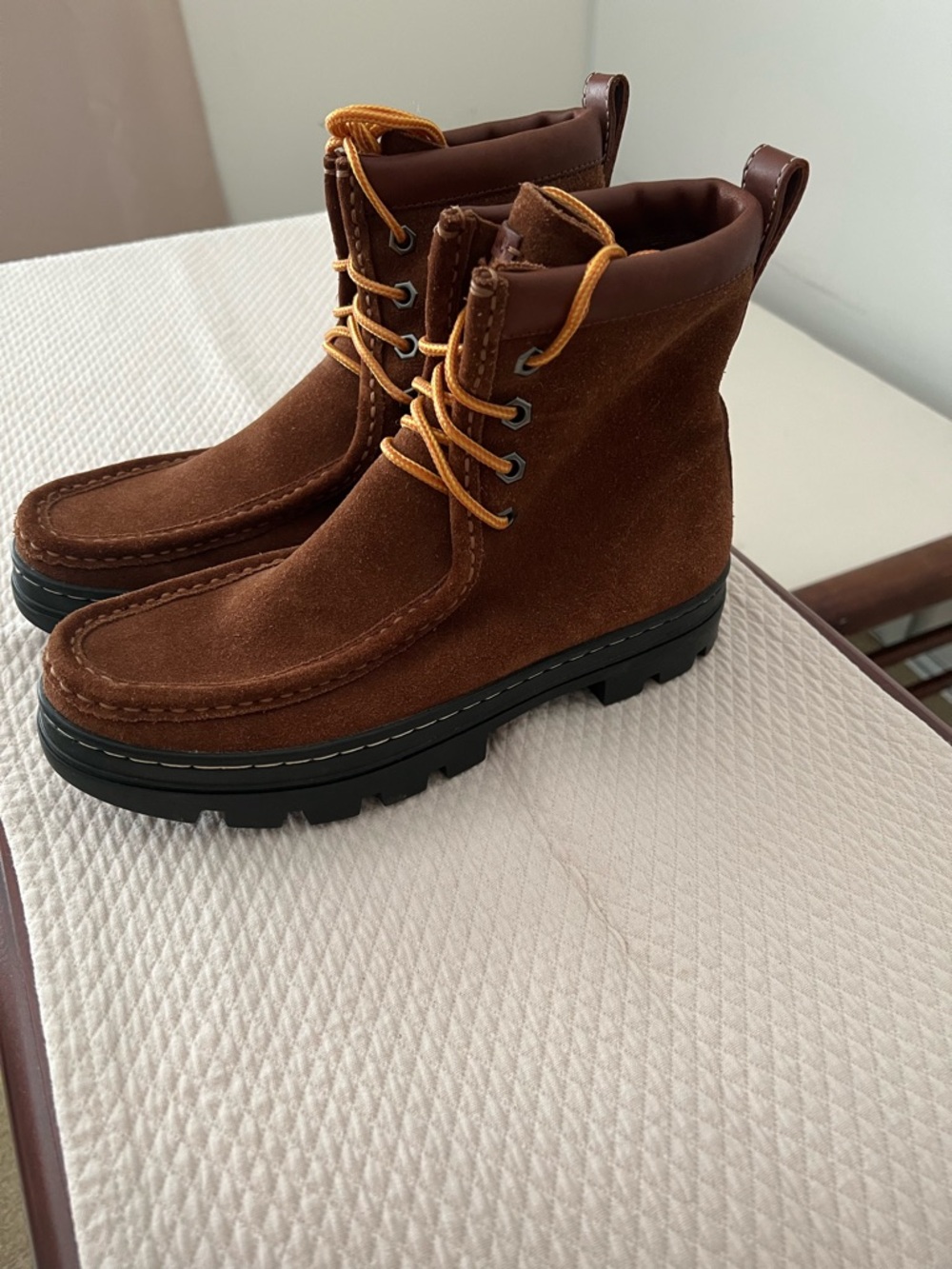 Women Ralph Lauren Brown real Suede Lace-Up Moc Toe Boots with Yellow Laces